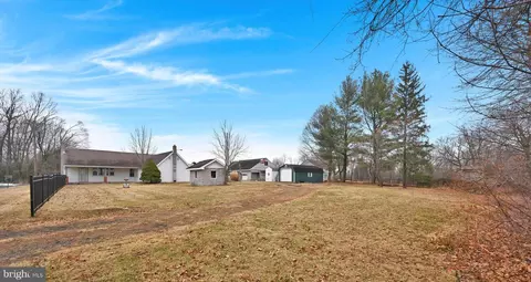 221 Chester Rd, Enola, PA 17025