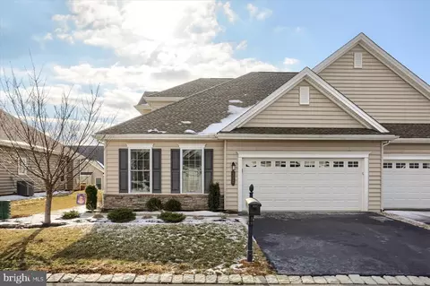 327 Valor Dr, Mechanicsburg, PA 17050