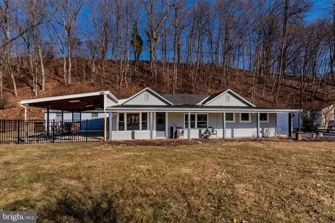 452 Prowell Dr, Camp Hill, PA 17011