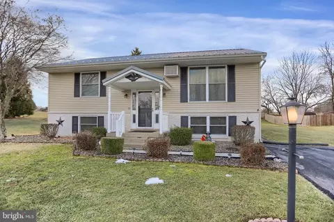 35 N Old Stonehouse Rd, Carlisle, PA 17015