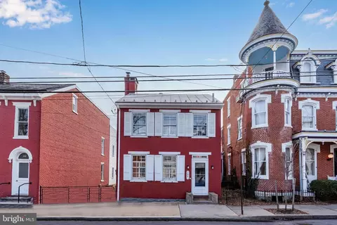 146 W South St, Carlisle, PA 17013
