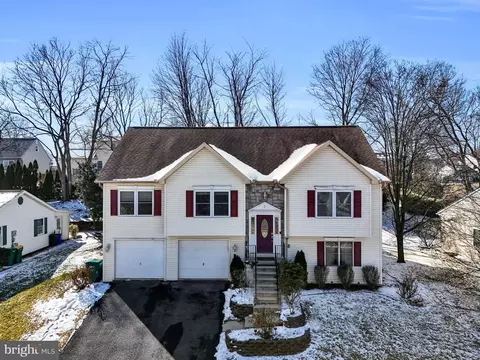 7 Fortuna Ln, Enola, PA 17025