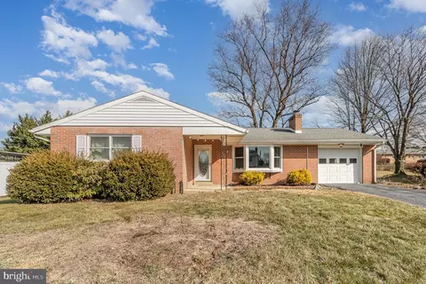 403 Kent Dr, Mechanicsburg, PA 17055