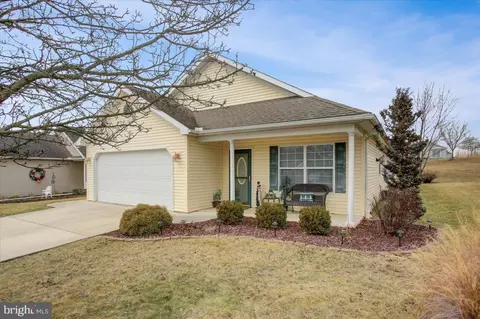 73 Lantern Ln, Shippensburg, PA 17257