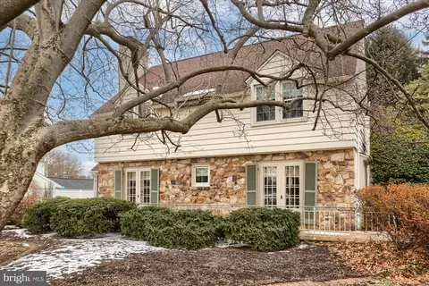 457 Country Club Rd, Camp Hill, PA 17011