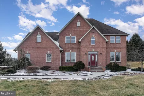 15 S Thrush Dr, Carlisle, PA 17015