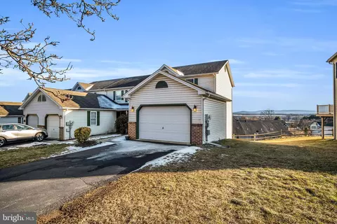 25 Ashburg Dr, Mechanicsburg, PA 17050