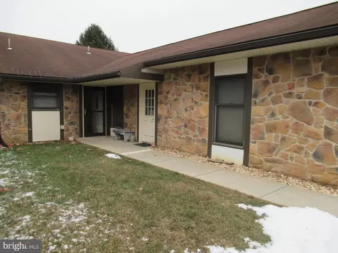 9 Abbey Ct, Carlisle, PA 17015