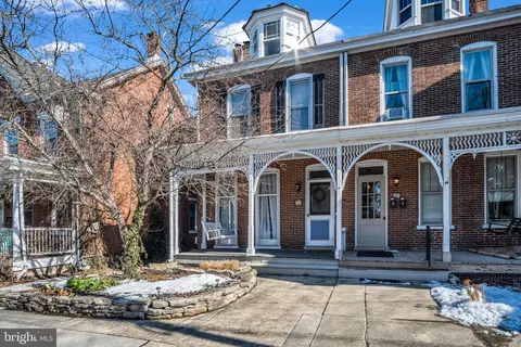219 N College St, Carlisle, PA 17013
