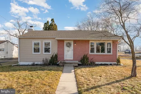 105 Maple Dr, Mechanicsburg, PA 17050