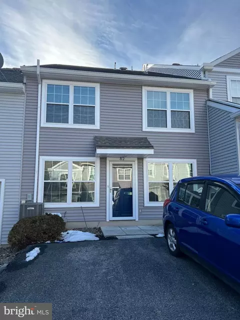 82 Courtyard Dr, Carlisle, PA 17013