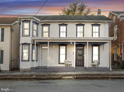 23 High St, Boiling Springs, PA 17007