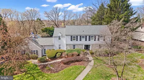 642 Saint Johns Dr, Camp Hill, PA 17011