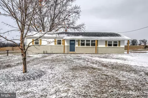 255 W Middlesex Dr, Carlisle, PA 17013