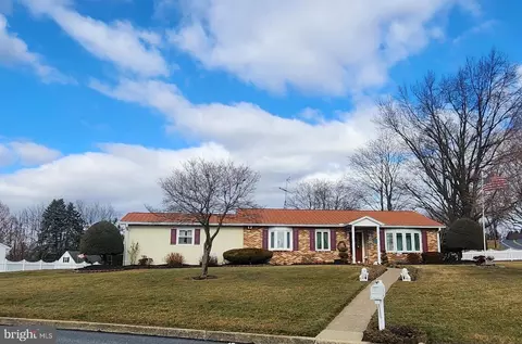 6400 Lexington Dr, Mechanicsburg, PA 17050