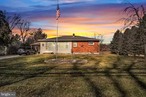 135 E Winding Hill Rd, Mechanicsburg, PA 17055