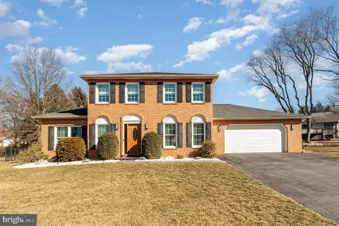 17 Raspberry Dr, Mechanicsburg, PA 17050