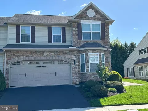 400 Pin Oak Ct, Mechanicsburg, PA 17050