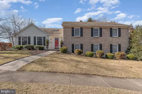 474 Woodcrest Dr, Mechanicsburg, PA 17050