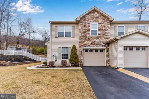 61 Crooked Dr, Enola, PA 17025