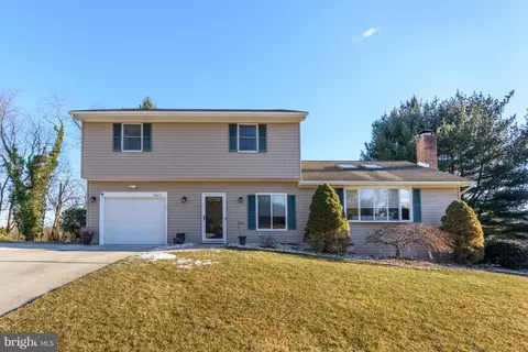 3609 Kent Dr, Mechanicsburg, PA 17050