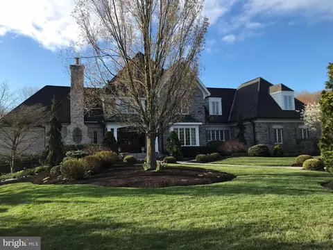 1925 Monterey Dr, Mechanicsburg, PA 17050