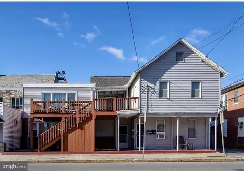 221 S 3rd St, Lemoyne, PA 17043