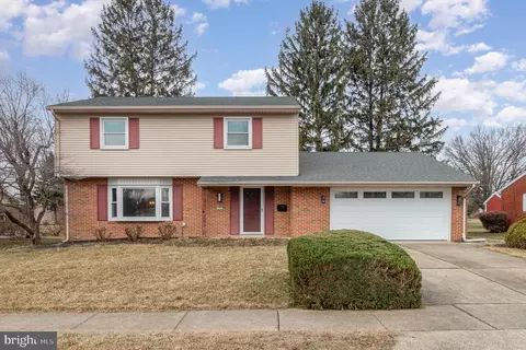 325 Belaire Dr, Camp Hill, PA 17011