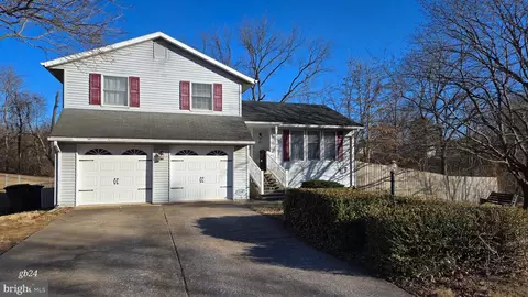 303 Cockleys Dr, Mechanicsburg, PA 17055