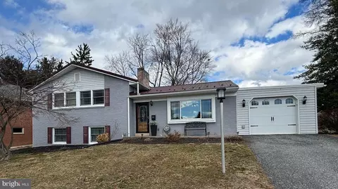 11 Colgate Dr, Camp Hill, PA 17011