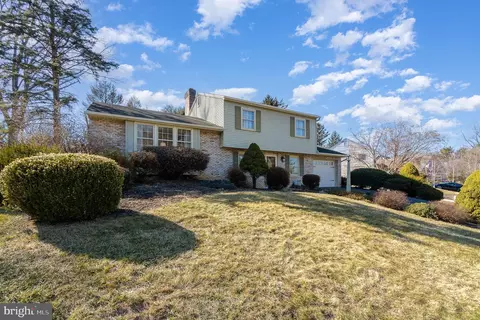 270 Hillcrest Rd, Camp Hill, PA 17011