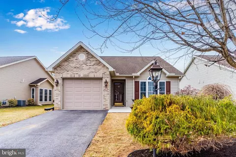 14 Keswick Dr, Mechanicsburg, PA 17050