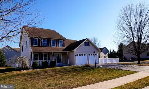 308 Stonehedge Dr, Carlisle, PA 17015