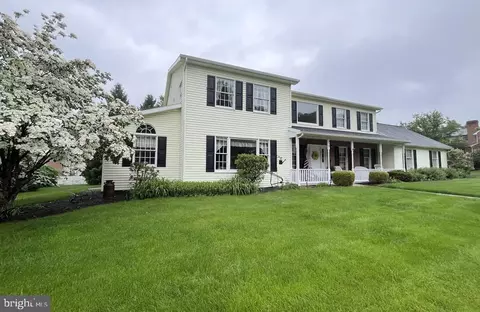 316 E Meadow Dr, Mechanicsburg, PA 17055