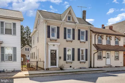 41 W Simpson St, Mechanicsburg, PA 17055