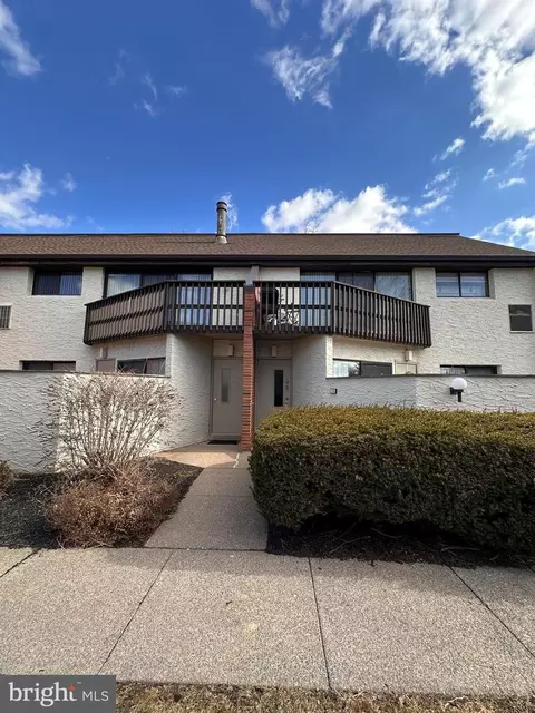 1071 Lancaster Blvd #15, Mechanicsburg, PA 17055