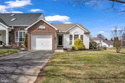 14 Ridgeway Dr, Carlisle, PA 17015
