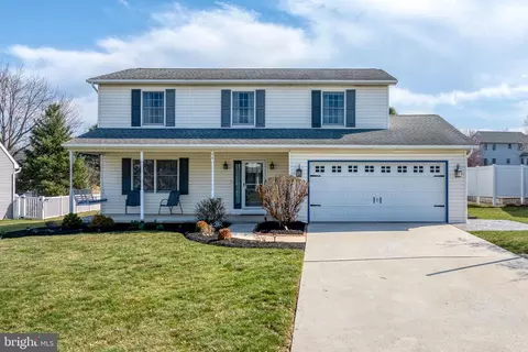 34 Royal Palm Dr, Mechanicsburg, PA 17050