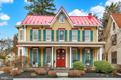 420 W Main St, Mechanicsburg, PA 17055