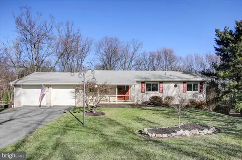 15 Broadmoor Dr, Mechanicsburg, PA 17055