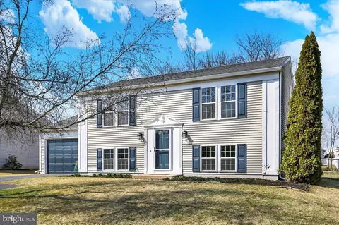 16 Lilac, Mechanicsburg, PA 17050
