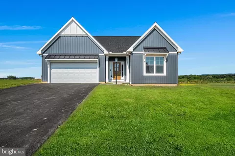 9 Family Dr, Carlisle, PA 17013