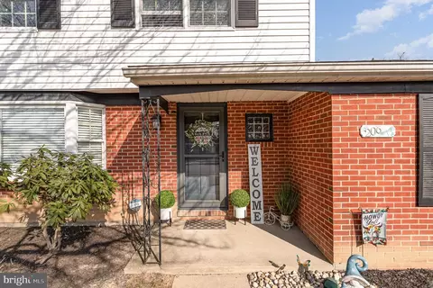206 Linda Dr, Mechanicsburg, PA 17055