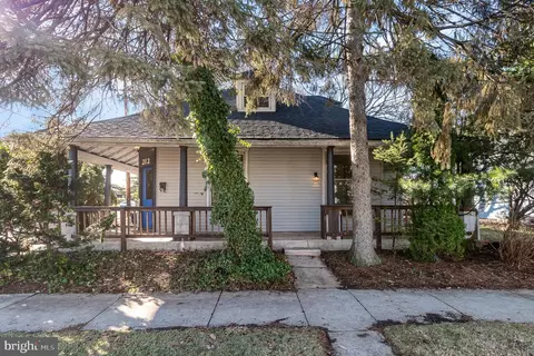 212 E Portland St, Mechanicsburg, PA 17055
