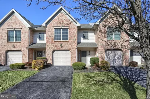 104 Melbourne Ln, Mechanicsburg, PA 17055