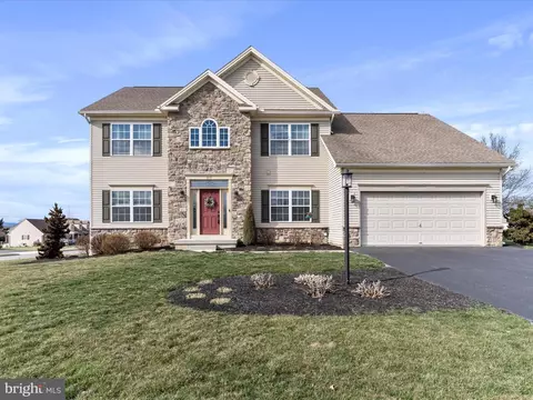 307 Forgedale Dr, Carlisle, PA 17015