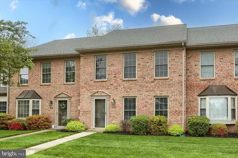 108 Melbourne Ln, Mechanicsburg, PA 17055