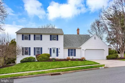 5016 Apache Dr, Mechanicsburg, PA 17050