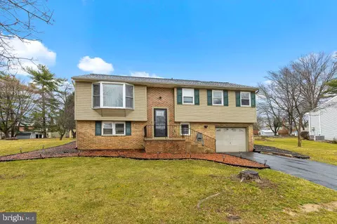 7108 Salem Park Cir, Mechanicsburg, PA 17050
