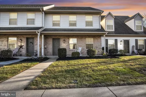 181 Melbourne Ln, Mechanicsburg, PA 17055